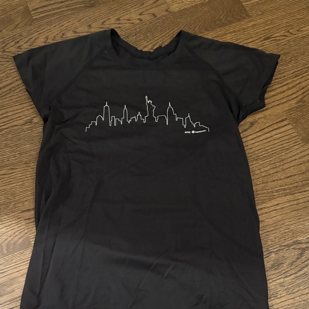 Black lululemon NYC skyline swiftly